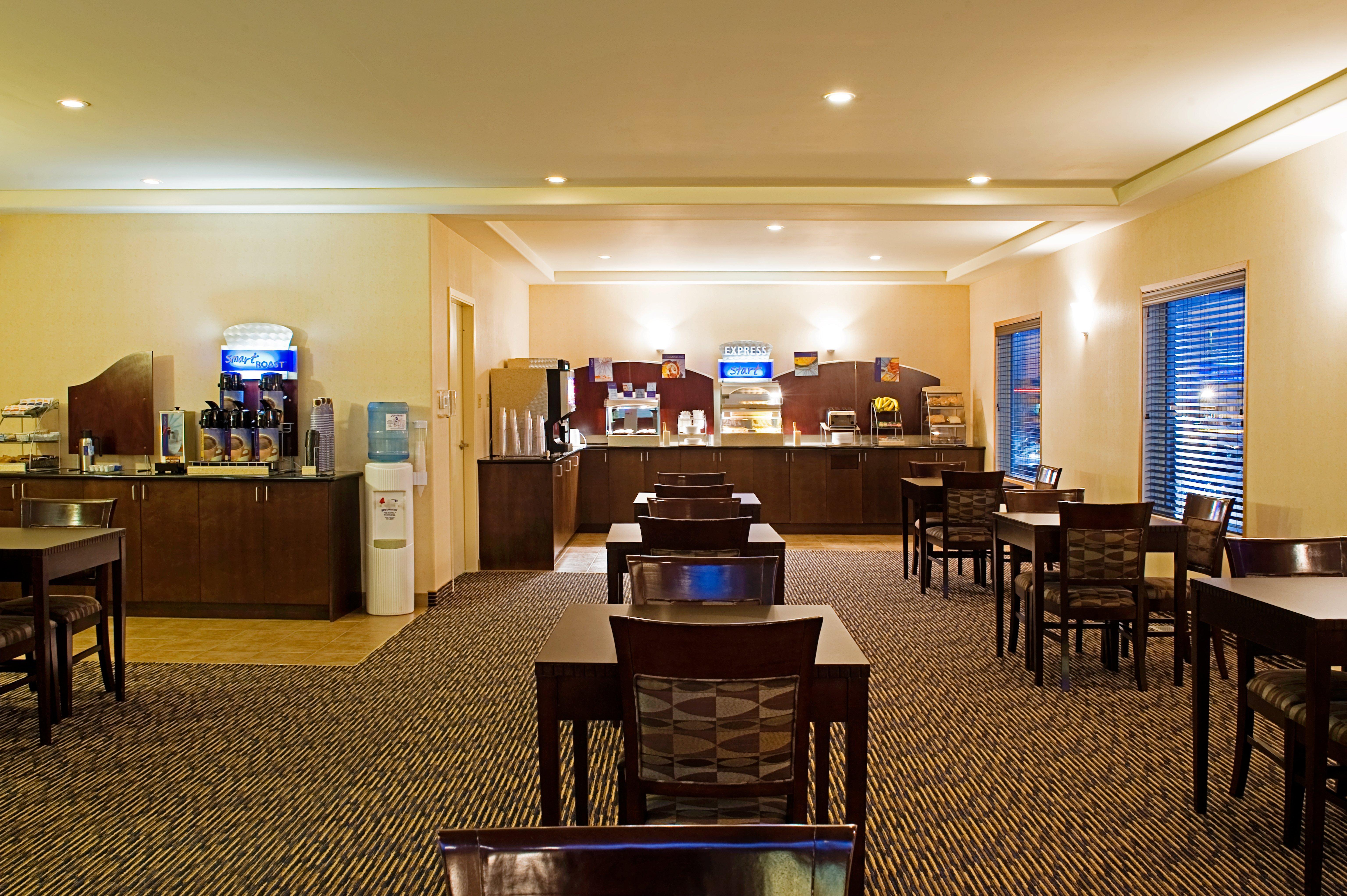 Holiday Inn Express & Suites-Regina-South By Ihg Εξωτερικό φωτογραφία